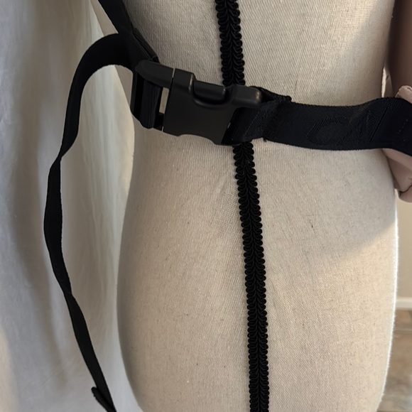 CALPACK Luka Belt Bag in Rose Quartz - Picture 7 of 11